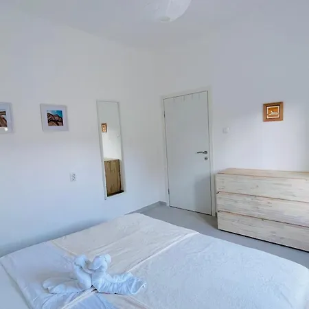 Skapin Dvor Eg Daire Pakoštane